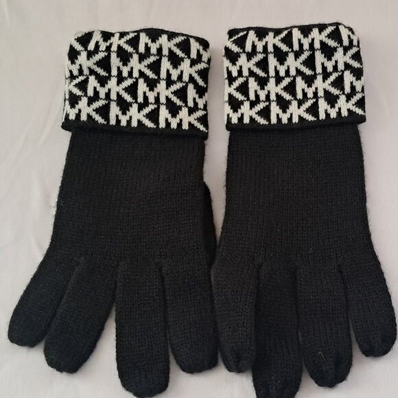 Michael Kors MK Logo hat, scarf and hat set. BMWT/ in a Box - Picture 7 of 10